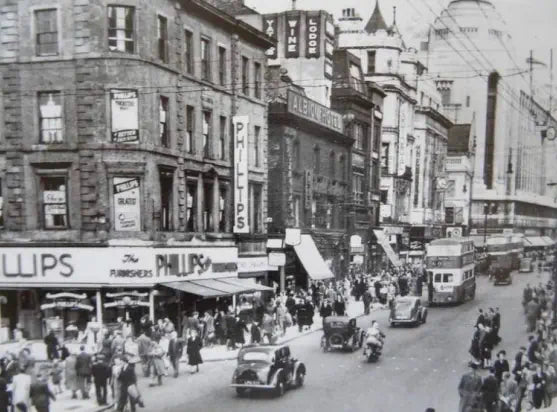 1950年代 英国の活気ある街並み このような時代背景ではリントンジャケットは生まれた